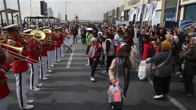 معرض الكتاب يتخطى حاجز 5 ملايين ونصف المليون زائر مع ختام فعالياته