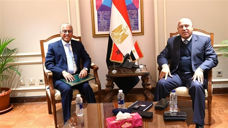 وزير الصناعة يستقبل