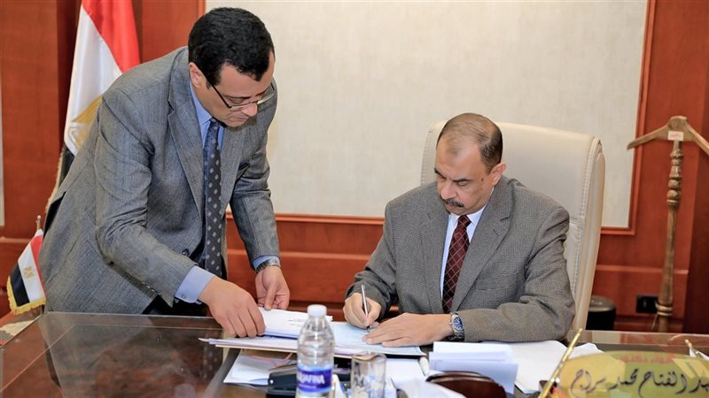 محافظ سوهاج يعتمد