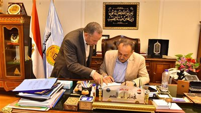 محافظ أسيوط يعتمد نتيجة الإعدادية بنسبة نجاح 42.22% للعامة و73.8% للمهنية