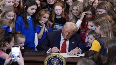 ترامب يصدر أمرا تنفيذيا لمنع المتحولين جنسيا من المشاركة في المسابقات الرياضية للنساء