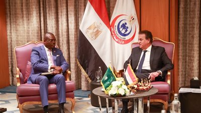 وزير الصحة يبحث تبادل الخبرات المصرية في مكافحة الملاريا مع المركز الأفريقي للوقاية من الأمراض