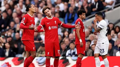 مدرب ليفربول يكشف حقيقة تجديد عقود محمد صلاح وفان دايك وأرنولد