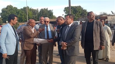 جولة موسعة لمحافظ الأقصر بنجع الخطباء وشرق السكة (صور)