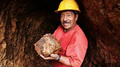 يكشف أماكن الكنوز، خبير جيولوجي يحدد 87 موقعًا للذهب الخام في مصر