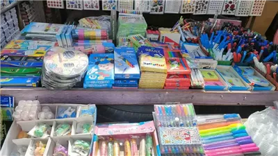 إقبال كبير على محال الفجالة لشراء مستلزمات المدارس.. ارتفاع أسعار الأدوات المستوردة والكتب الخارجية.. ودستة الأقلام الجاف تسجل 100 جنيه (فيديو) 