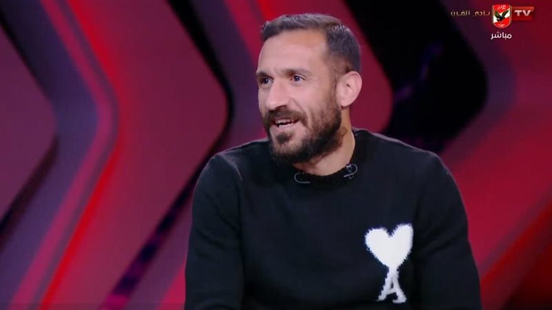 علي معلول لاعب الأهلي،