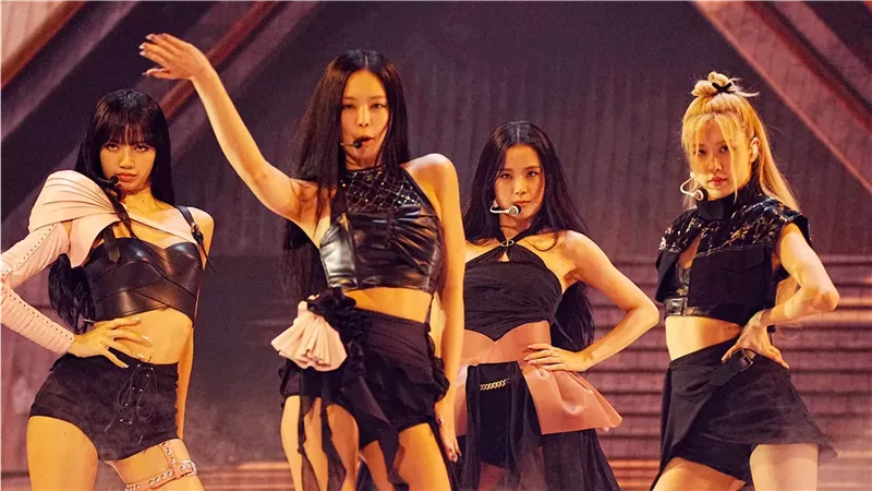 فرقة BLACKPINK، فيتو