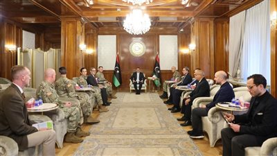 بعد التقرير الأممي، الدبيبة يلتقي نائب قائد قوات أفريكوم في طرابلس