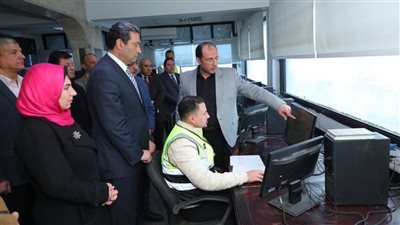 محافظ دمياط يجري زيارة إلى شركة دمياط لتداول الحاويات والبضائع 