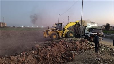 تنفيذ حالتى إزالة فورية على ارض زراعية بقرية دندره فى قنا