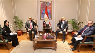 وزير النقل يبحث مع سفير دولة قطر بالقاهرة سبل التعاون في مجالات الصناعة