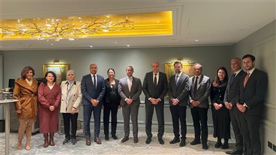 وزير الطيران يلتقي مسئولي شركة إيرباص العالمية لبحث مستقبل صناعة النقل الجوي