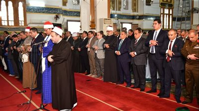 مفتي الجمهورية ومحافظ الدقهلية يؤديان صلاة الجمعة بمسجد النصر احتفالا بالعيد القومي (فيديو وصور) 