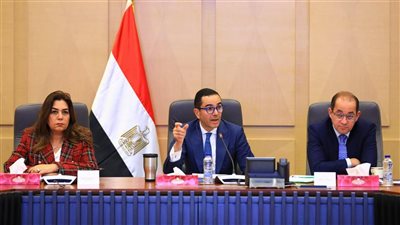 وزراء الاستثمار والمالية والتنمية المحلية يبحثون تطوير منظومة الرقابة على الصادرات والواردات