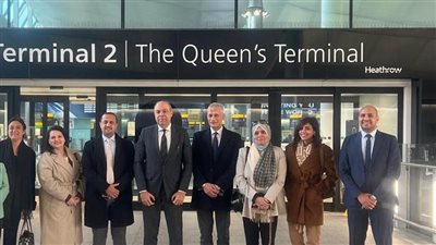 وزير الطيران في جولة تفقدية بمطار هيثرو الدولي لتعزيز التعاون وتحديث منظومة النقل الجوي