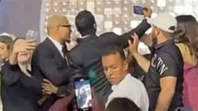 قرار قضائي جديد في استئناف عمرو دياب على تغريمه بتهمة صفع شاب