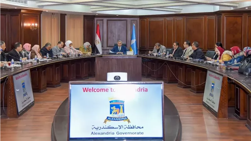 إجتماع محافظ الإسكندرية