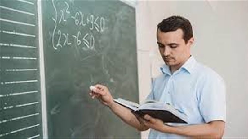 معلم مساعد مادة العلوم،