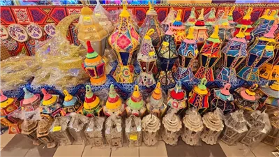 تبدأ من 5 لـ 1000 جنيه، أسعار وأنواع فوانيس رمضان في قنا (فيديو)