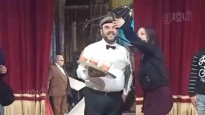 خاص| عبد الرحمن توتا جرسون في مسرحية ضمن أحداث مسلسل الكابتن برمضان 2025 (صور)