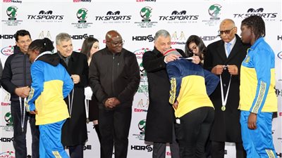 محافظ الإسماعيلية يشهد المباراة النهائية لبطولة أفريقيا للهوكي بستاد هيئة قناة السويس (صور) 