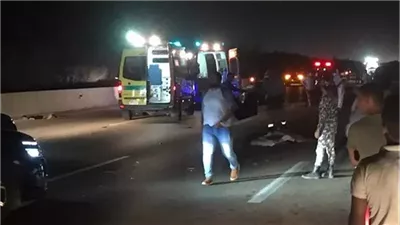 إصابة 9 أشخاص في تصادم سيارتي نقل بأتوبيس بصحراوي المنيا