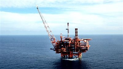 مؤسسة النفط الليبية تعلن عطلا مفاجئا يشل مجمع مليتة للغاز ويوقف إنتاج حقل بحر السلام