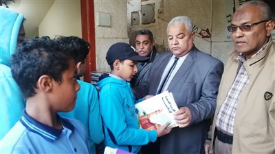 وكيل تعليم الأقصر يتفقد المدارس أول أيام الفصل الدراسي الثاني