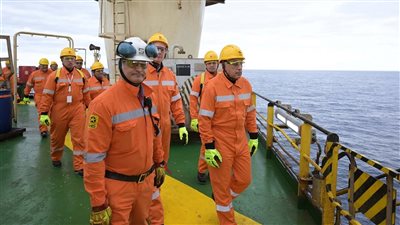 رئيس الوزراء يصل حفار ظُهر 