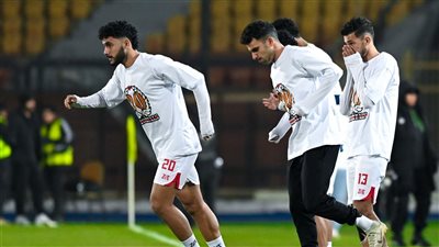 لاعبو الزمالك يرتدون تيشيرت الـ20 إحياء لذكرى شهداء النادي قبل مباراة الإسماعيلي (صور)