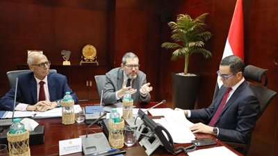 وزير الاستثمار يستعرض مع مجموعة ليسيكو مصر مشروعات الشركة في مصر