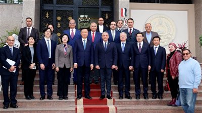 محافظ الإسماعيلية يستقبل وفد بلدية يانغتشو الصينية (صور) 