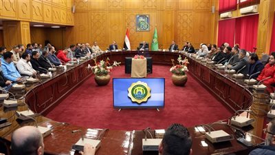 محافظ الإسماعيلية يوافق على مبادرة تجار الذهب لدعم قافلة إغاثة لقطاع غزة(صور) 