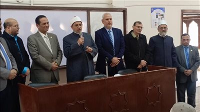 رئيس جامعة الأزهر يتفقد انتظام العملية التعليمية بقطاع الدراسة ويشيد بانضباطها