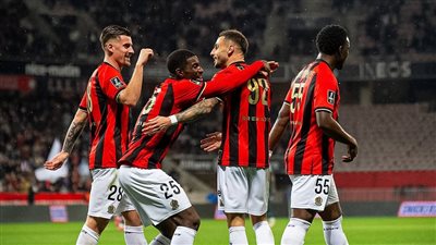 بمشاركة عبد المنعم، نيس يفوز على لانس بثنائية في الدوري الفرنسي