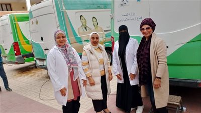 وكيل صحة الإسماعيلية تتفقد القافلة الطبية بقرية أبو شحاتة (صور)