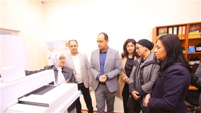 وزيرة التضامن تتفقد معمل تحاليل عينات الكشف عن تعاطي المواد المخدرة للصندوق