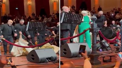 لحظة سقوط نجوى كرم في أمستردام (فيديو)