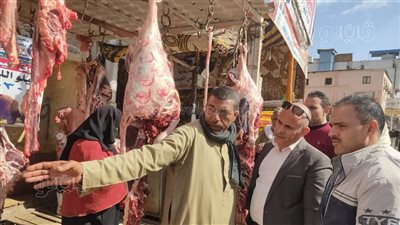 رئيس إهناسيا ببني سويف يتفقد سوق اليوم الواحد لتوفير السلع بأسعار مخفضة 