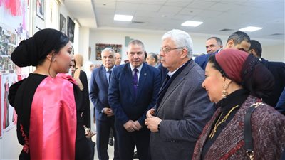 وزير التعليم العالي يتفقد جامعة سمنود التكنولوجية ويطمئن على انتظام الدراسة