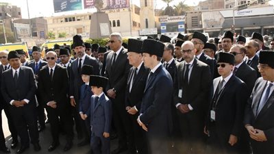 محافظ أسوان يشارك في تشييع جثمان الأمير كريم الحسيني 