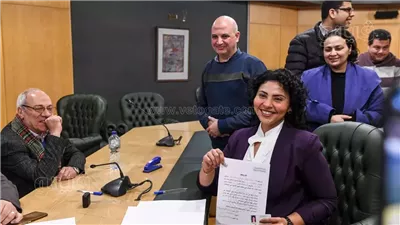 فيولا فهمي تتقدم بأوراق ترشحها لعضوية مجلس نقابة الصحفيين (صور) 