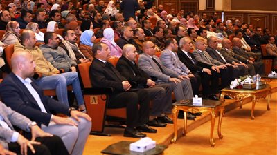 وزارة الإنتاج الحربي تعقد ندوة حول التحديات الاقتصادية للدولة المصرية (صور)