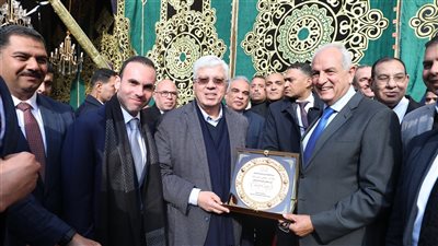 وزير التعليم العالي يلتقي عددا من أصحاب المصانع والشركات