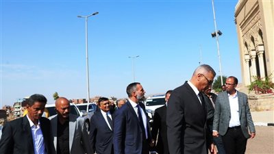 محافظ أسوان والأمير رحيم الحسينى الأغاخان الخامس يتفقدان المرحلة الثالثة من مشروع تطوير الطابية 