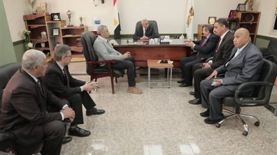 مدير تعليم الوادي الجديد يتسلم مهام منصبه ويلتقى قيادات الإدارات