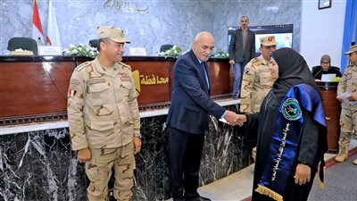 تكريم أسر الشهداء ومصابي العمليات الحربية بسوهاج 