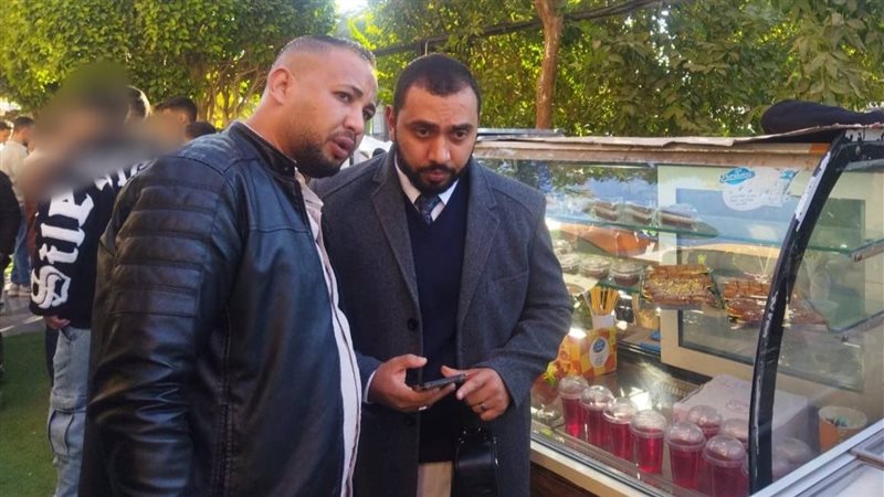 ضبط مشروبا الملونة