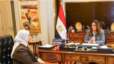 وزيرة التنمية المحلية تستقبل إحدى متدربات برنامج 